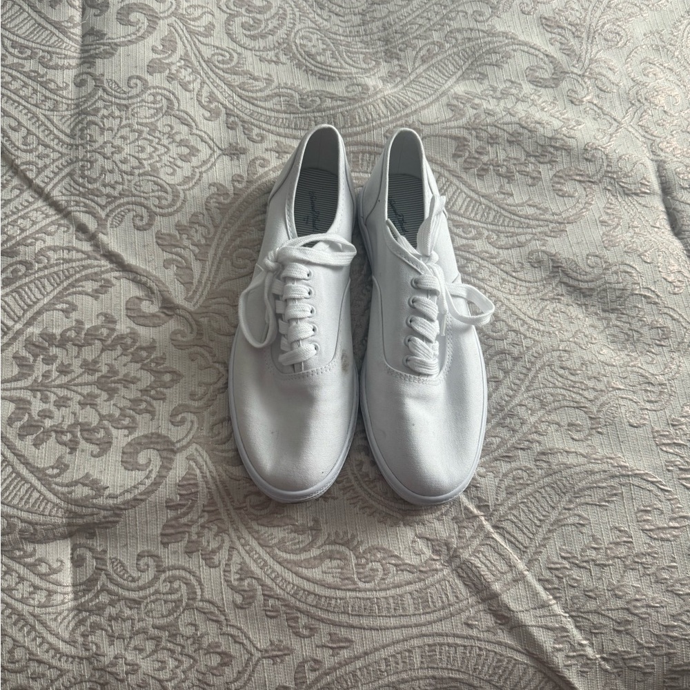 Universal Thread White Tennis Shoes